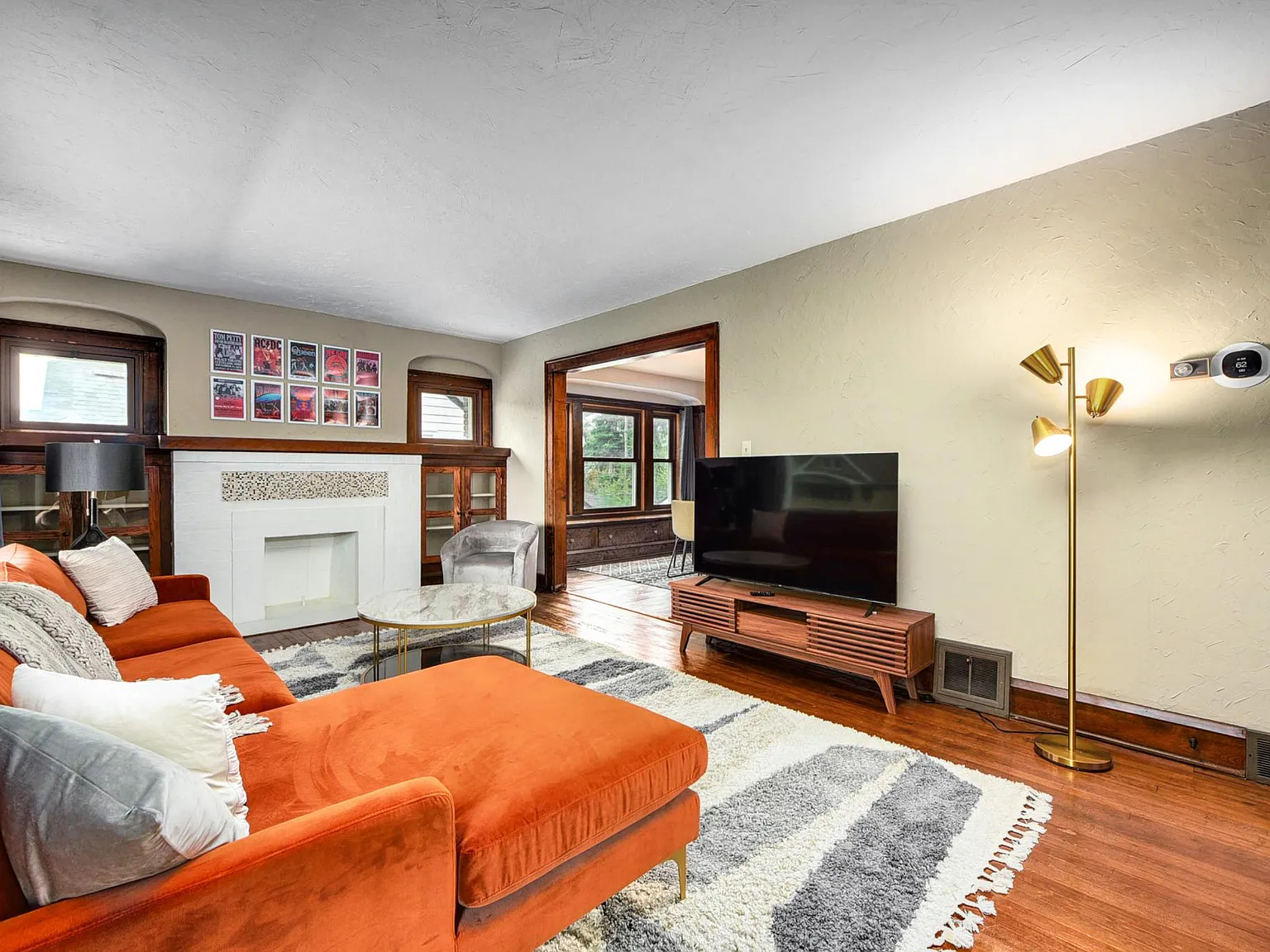 2 bed, 1200 sqft, $2,700 — Photo 2