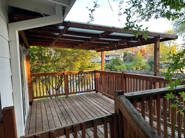 3222 N Shore Dr SE APT 22