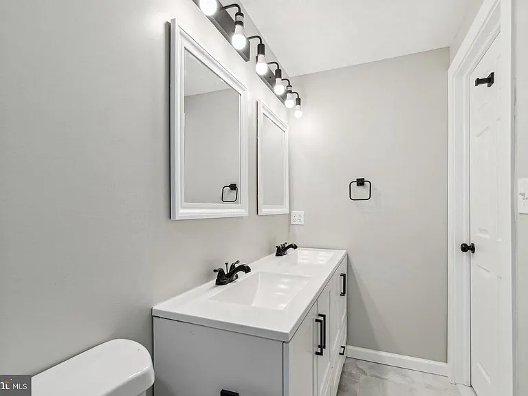 1534 S Charles St — Photo 35