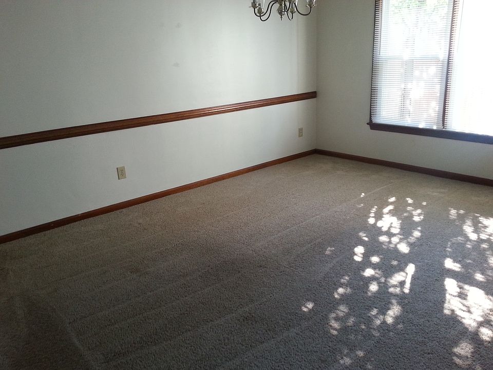 2nd image of 1836 Gravenhurst Dr