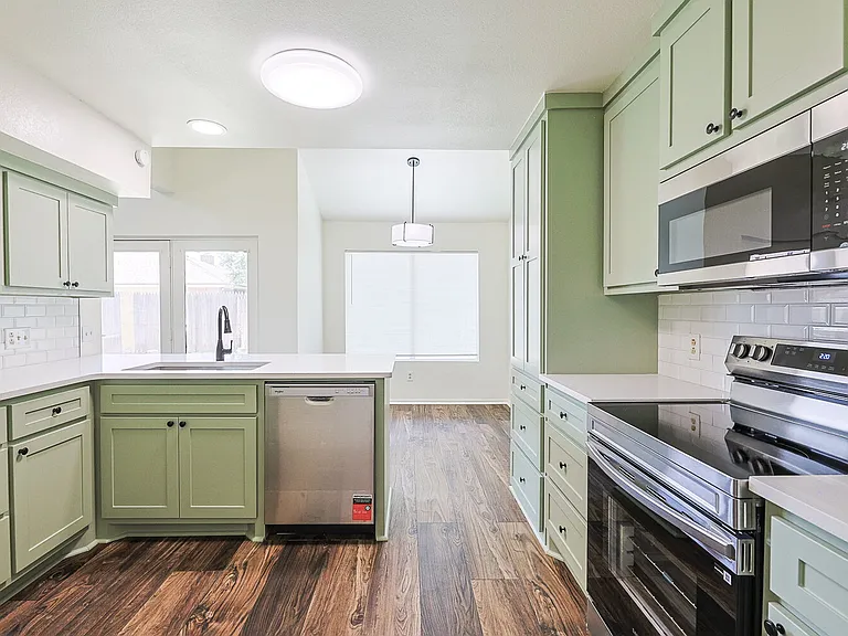 8308 Albany Ave — Photo 25