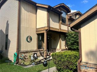 1058 Valley Grove Dr, Maumee, OH 43537