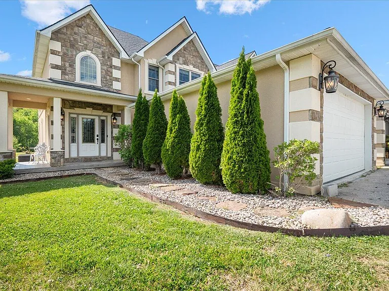 200 Crooked Creek Dr — Photo 3