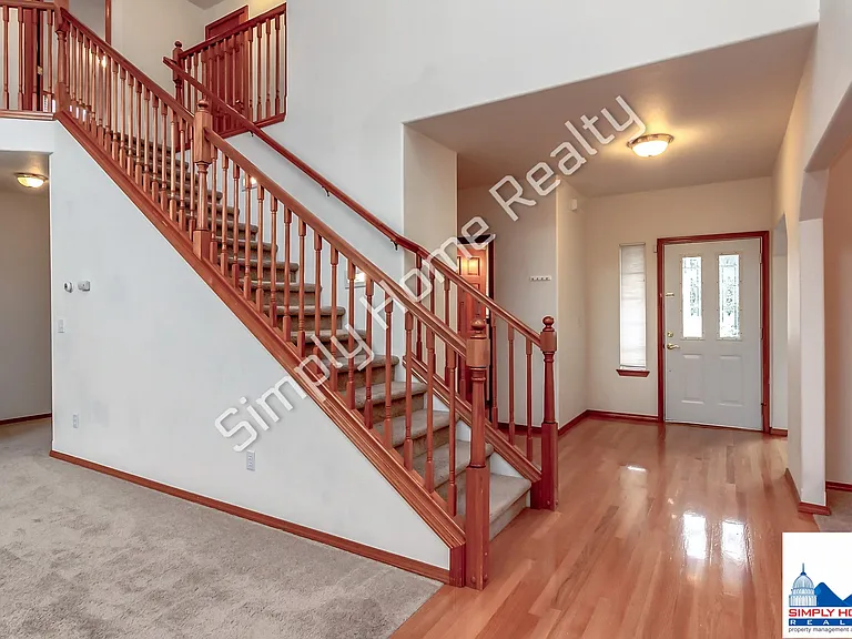 4100 Campus Green Dr NE — Photo 3