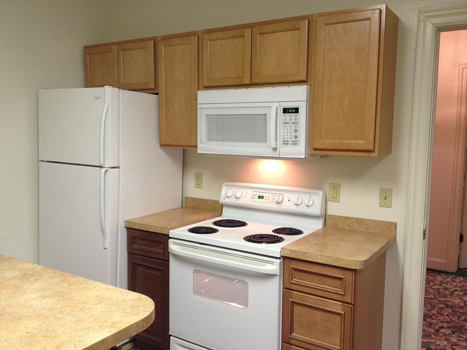 1st image of 12 Pine St #3