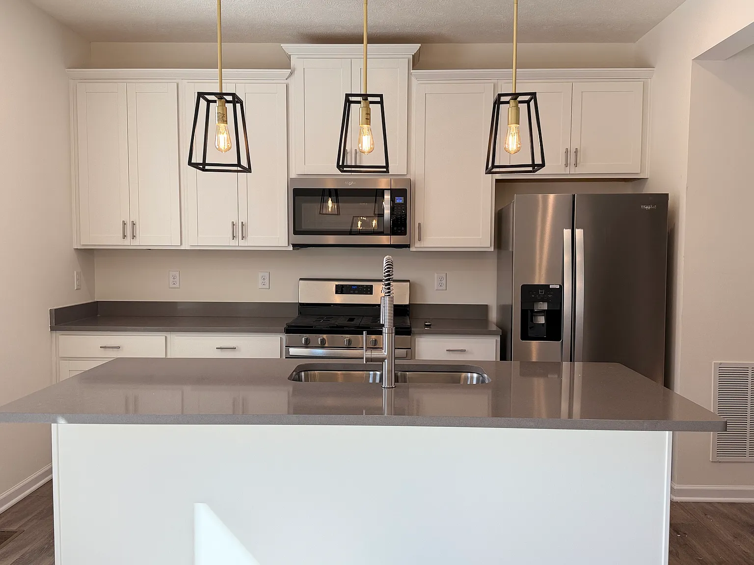 133 Affinity Dr — Photo 1