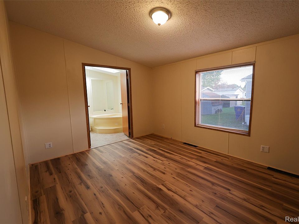 2370 N Dundee Ct, photo 6