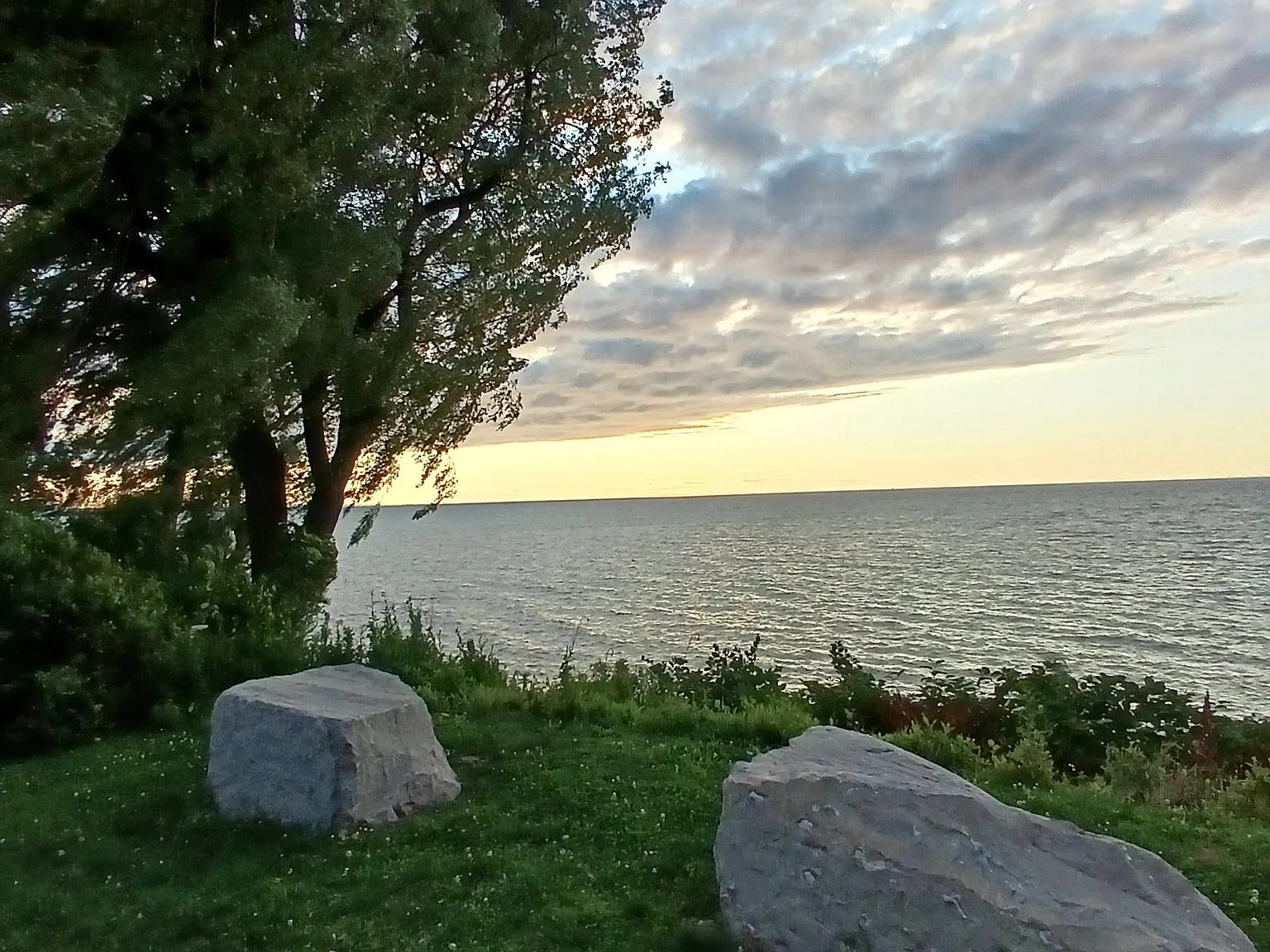 3 bed, $1,975 — Photo 1