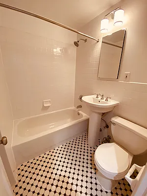 Rented by Metropolis Real Estate of Manhattan | media 10