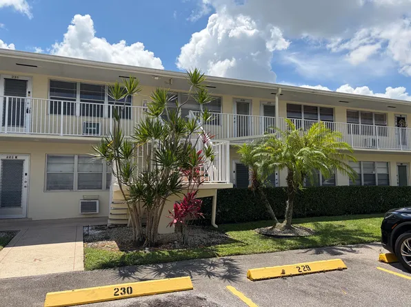 220 Berkshire E, West Palm Beach, FL