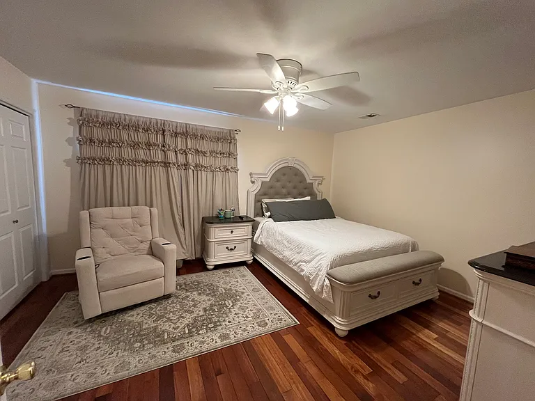 5820 Silchester St — Photo 16