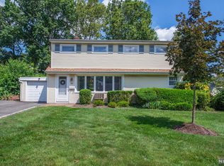 151 Stuart St, Paramus, NJ 07652