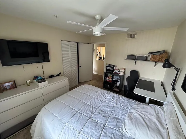 2360 SW Archer Rd #915 — Photo 6