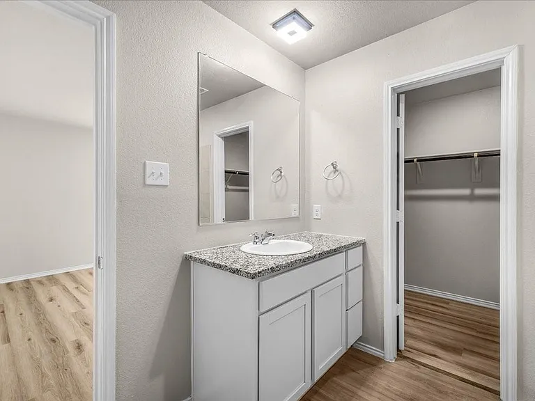 1412 Silver Oak Ln — Photo 12