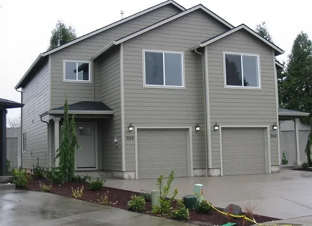 3513 Anchor Ct NE — Photo 1