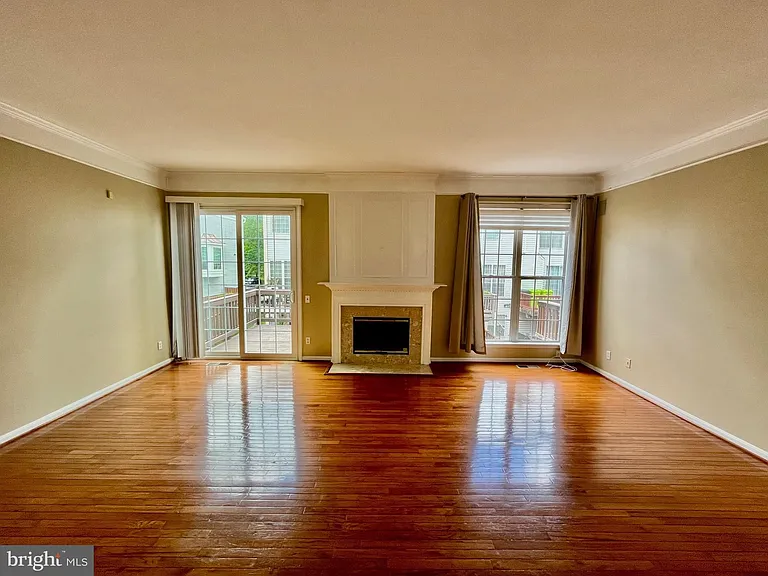 7504 Lamoyne Ct — Photo 20