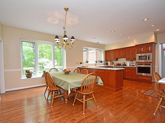 4th image of 341 Bishopsbridge Dr