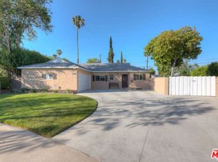 17801 Cantara St, Reseda, CA 91335