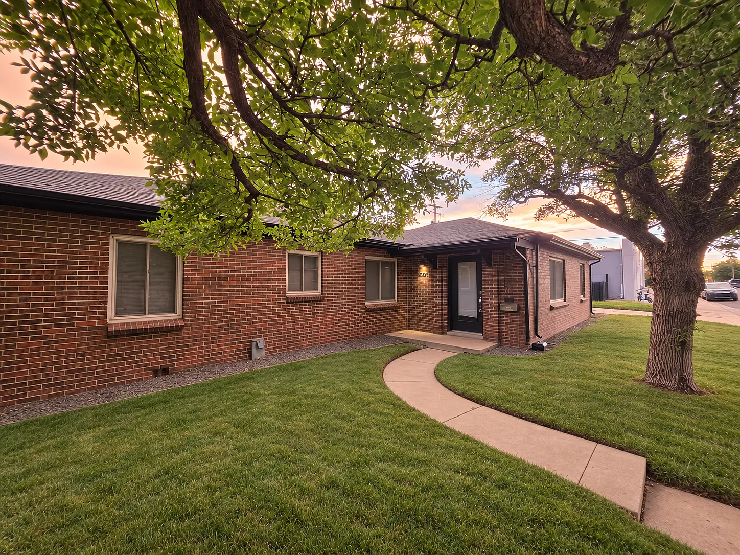 2 bed, 900 sqft, $2,250 — Photo 1