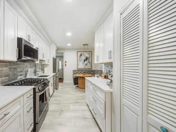 135 Van Horne Street image 7 of 20