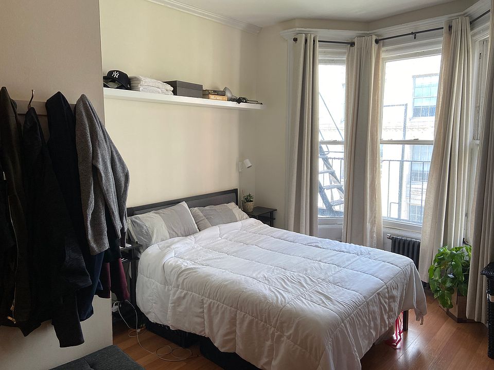 2nd image of 75 Pineapple St APT 1B