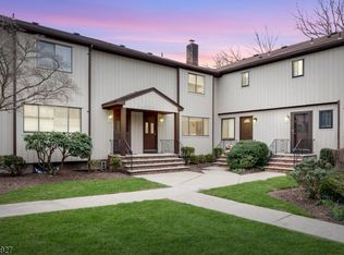 38 Park St APT 11D, Florham Park, NJ 07932