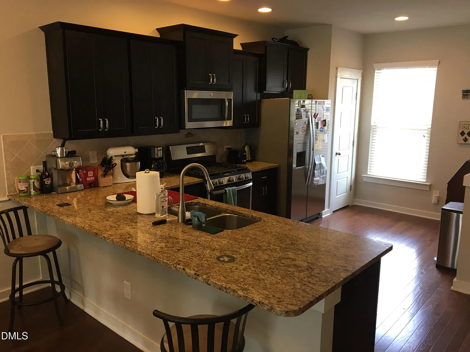 3 bed, 3.5 bath, 1887 sqft, $2,275 — Photo 2