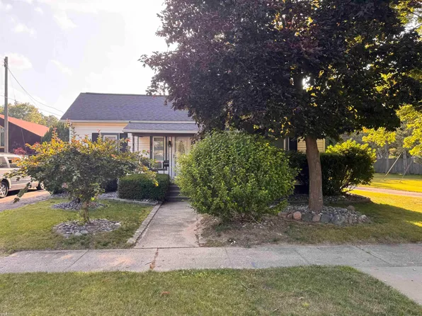 800 S Line St, Chesaning, MI 48616