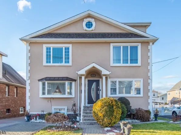 17 John St, East Rutherford, NJ 07073