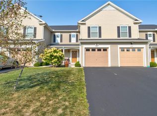 6262 Watercress Dr, Farmington, NY 14425