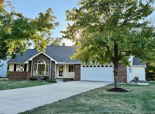 2202 Lakewood Pl, Charleston, IL 61920