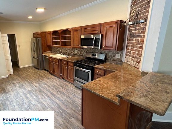 5th image of 2494 Princeton Ave