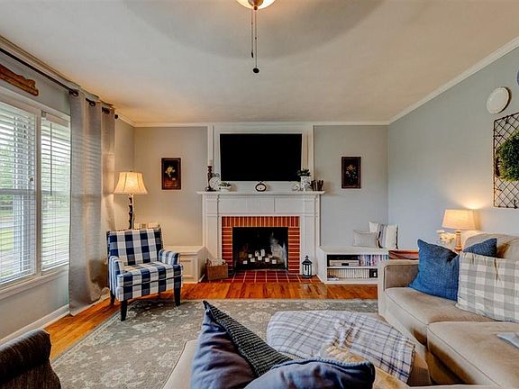 5th image of 3421 Royal Dr