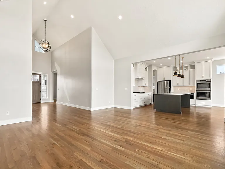7820 W Cardinal Dr — Photo 4