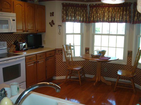 4th image of 636 E Evans Rd