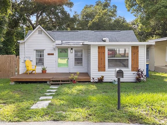 4th image of 1544 Carmel Ave