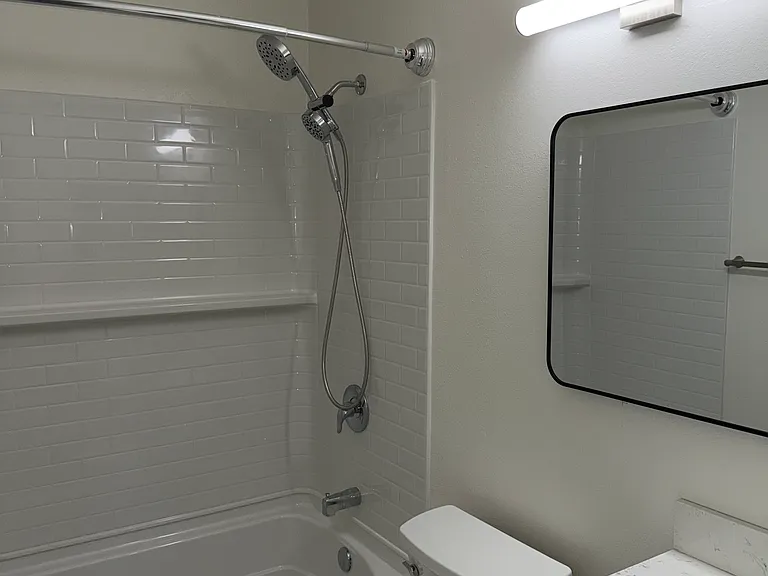 537 W Broadway #101 — Photo 12