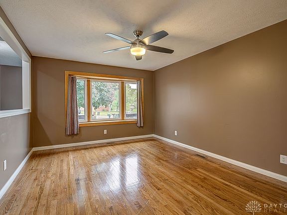3rd image of 5807 Twin Pine Ln