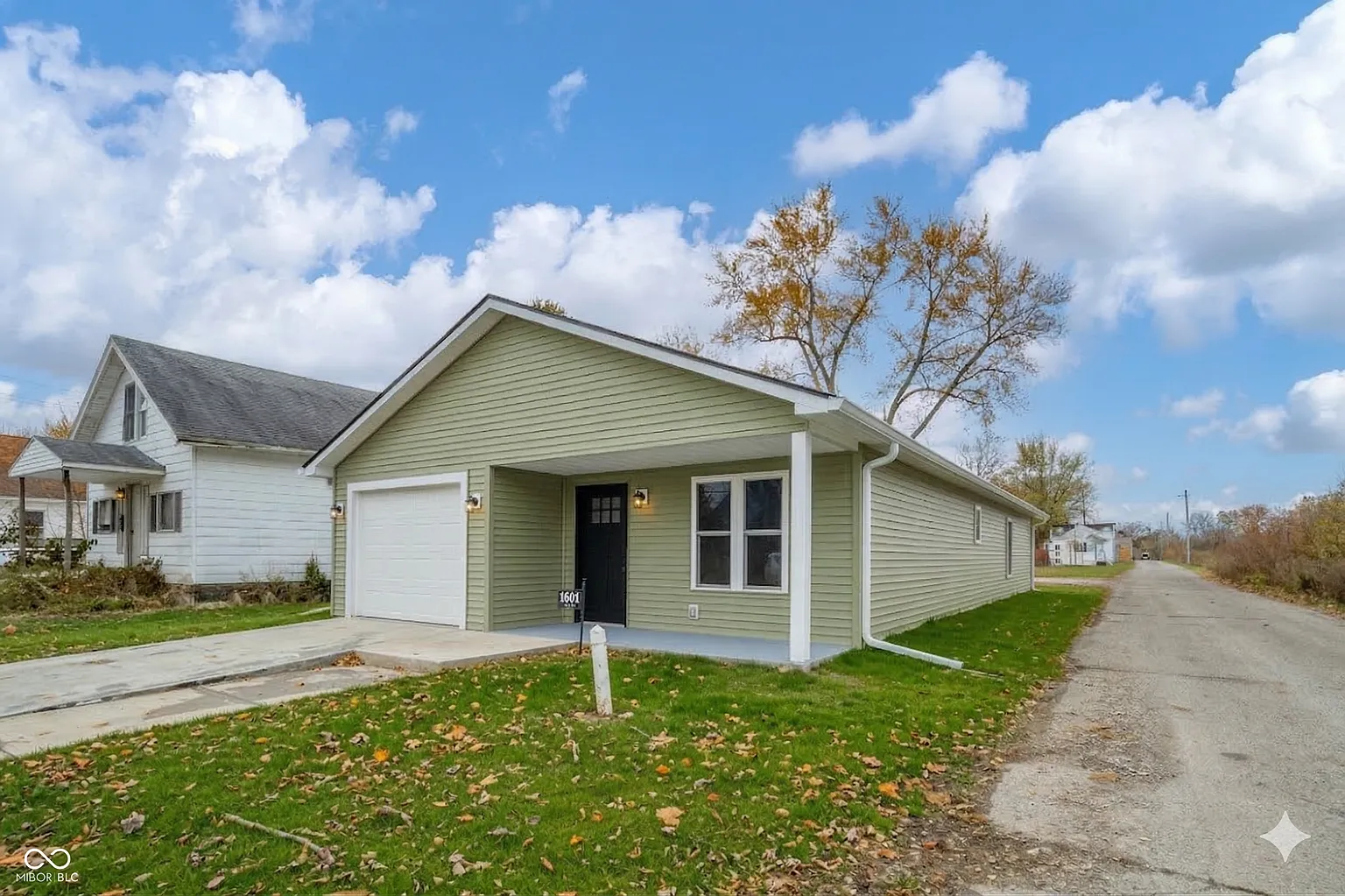 1601 E Ave photo 1