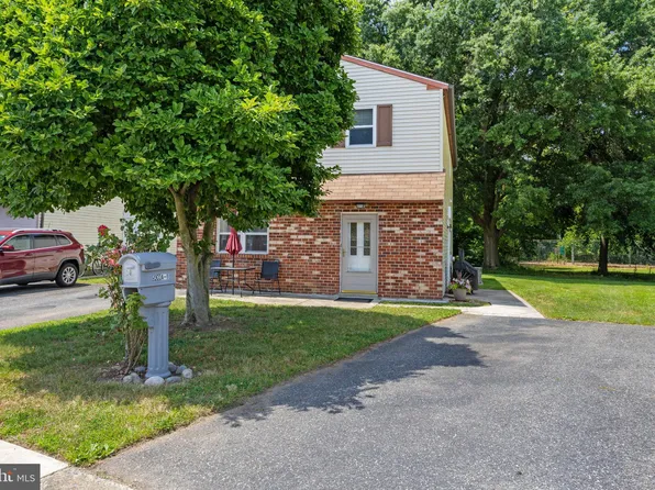 509 Corinthian Ave, Essington, PA 19029