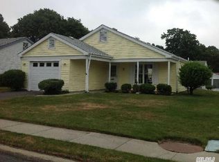 427 Sheffield Dr, Ridge, NY 11961