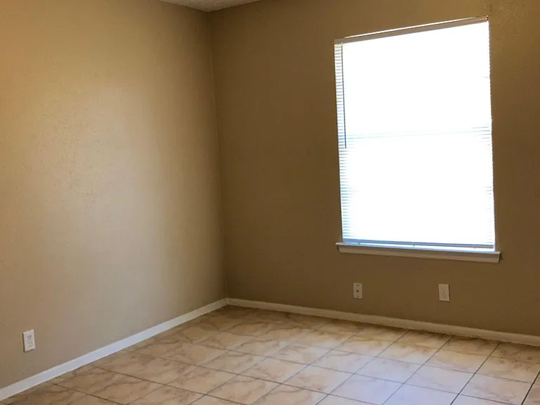 8011 Chipping — Photo 4