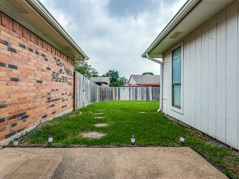 209 W Schreiber St — Photo 20