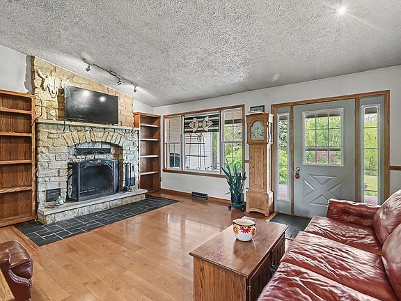 4th image of 725 Hoover Rd