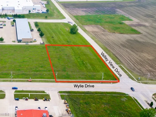 1044 Wylie Dr, Bloomington, IL 61705