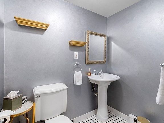 5th image of 54 Russell St #1B