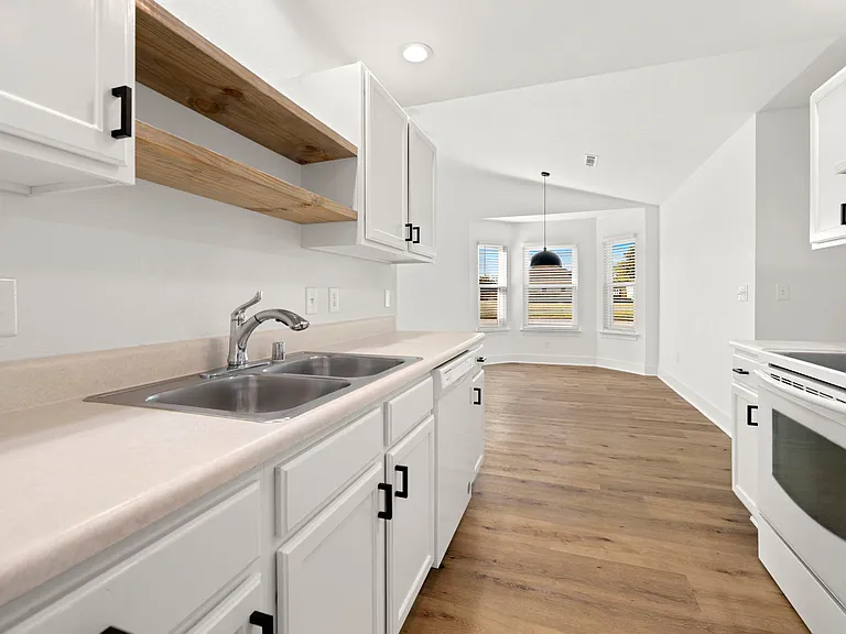 820 SW Arrowhead Dr — Photo 9