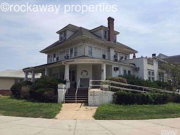 2nd image of 11915 Rockaway Beach Blvd