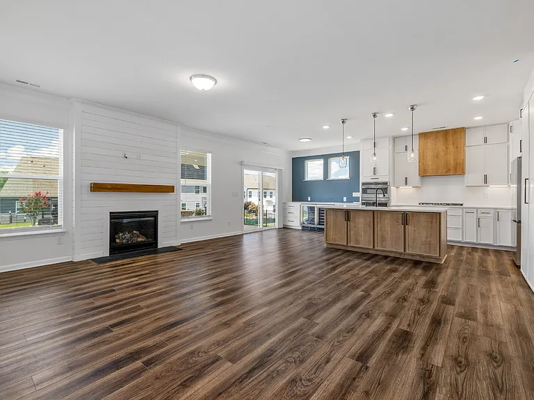 1069 Pennington Dr — Photo 15