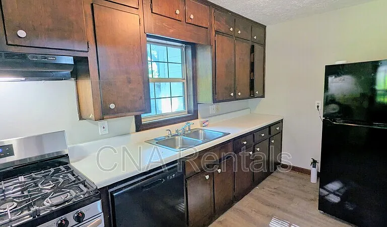 104 E Acres Dr SE — Photo 8